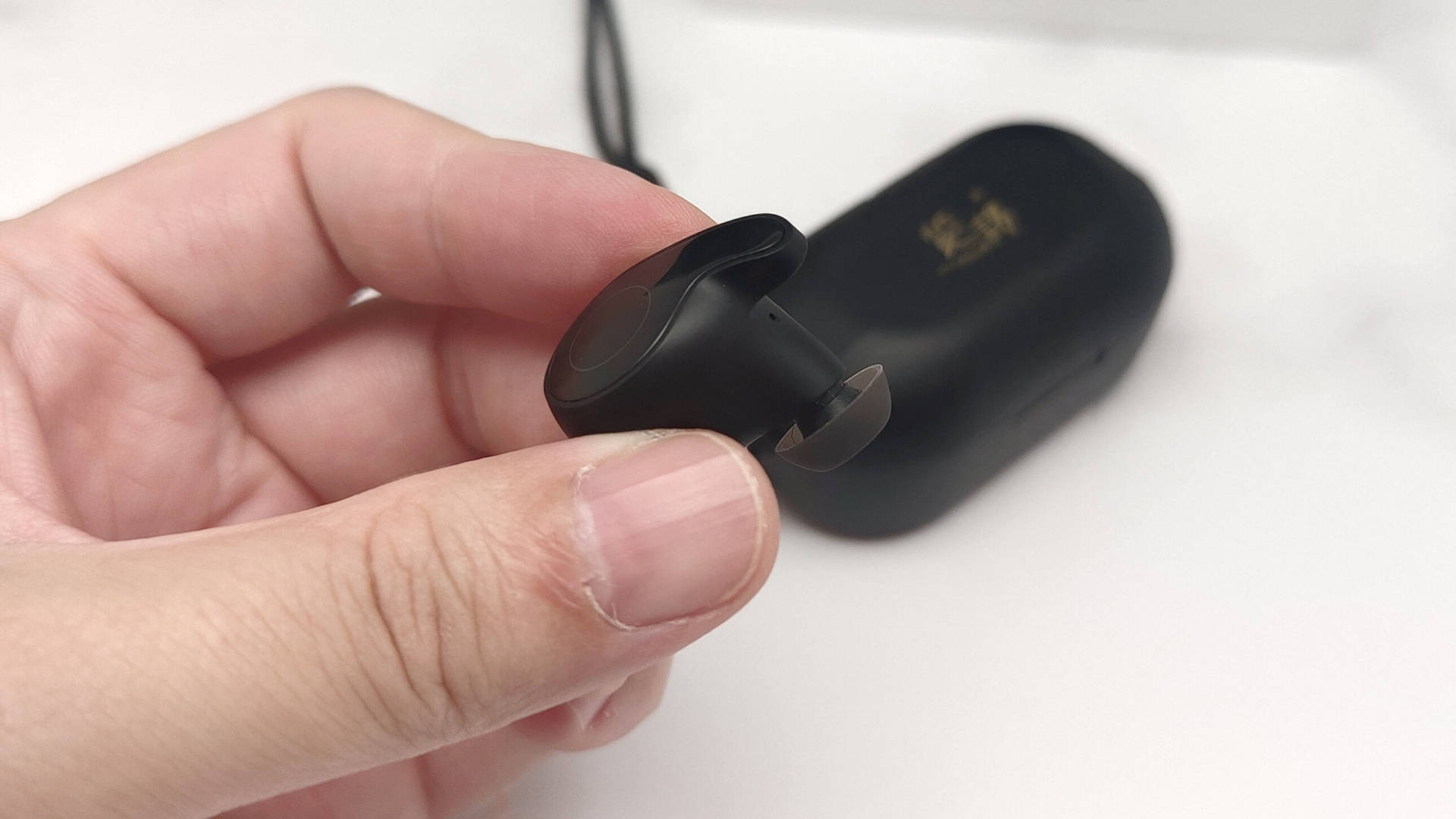 买的蓝牙耳机排行：让你生活变得更安静！j9九游会登录过年好物推荐 这3款值得(图5)