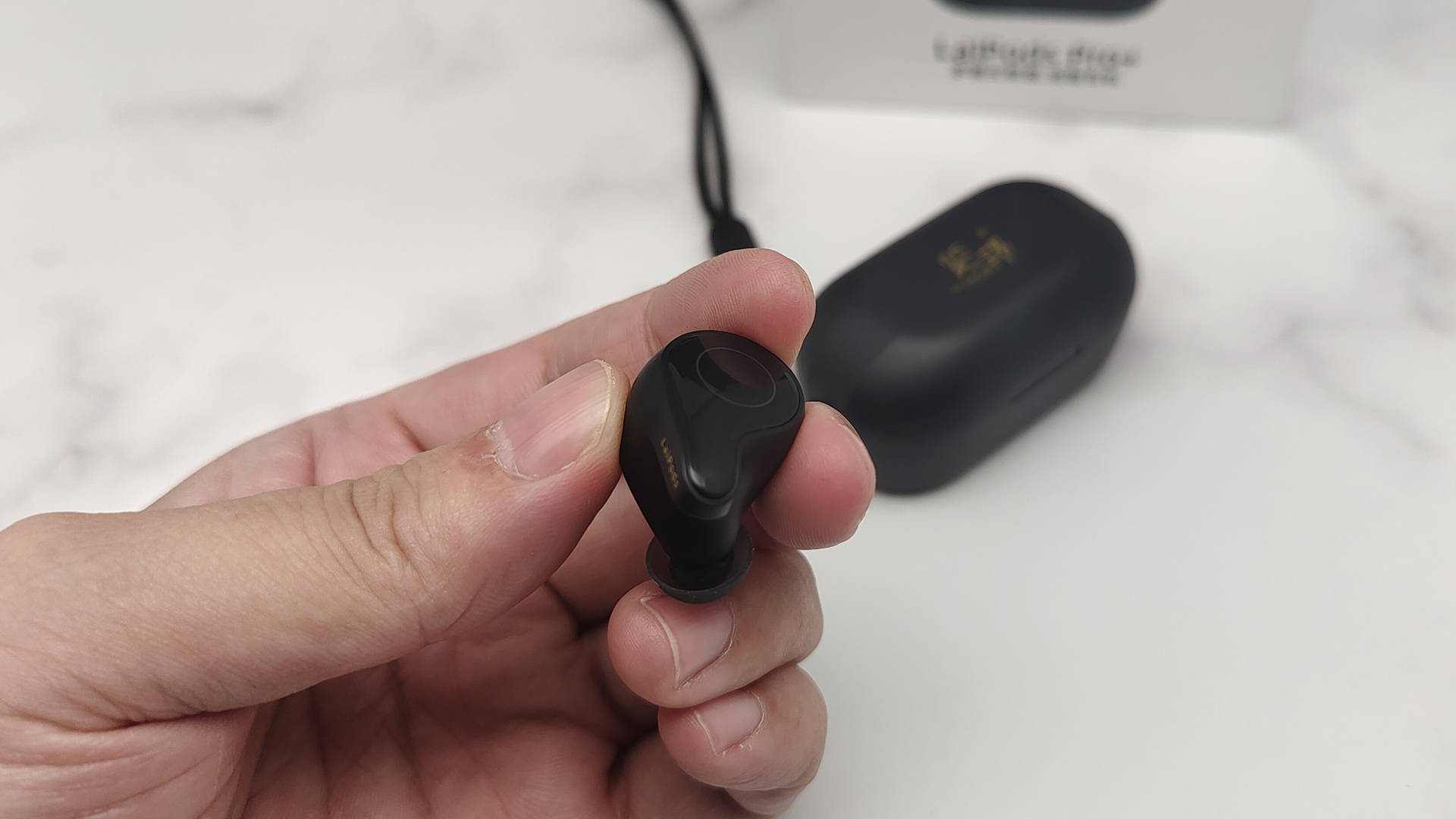 买的蓝牙耳机排行：让你生活变得更安静！j9九游会登录过年好物推荐 这3款值得(图13)