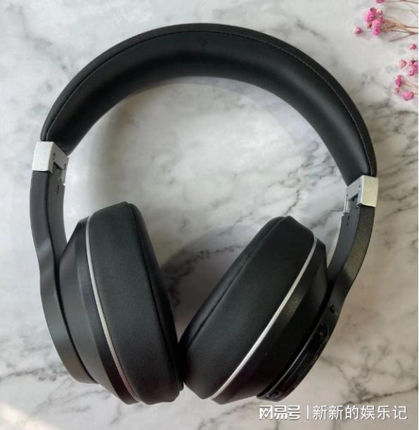 戴耳机带均衡器聆听纯粹音乐j9九游会网址是什么四款头