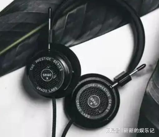 戴耳机带均衡器聆听纯粹音乐j9九游会网址是什么四款头(图4)