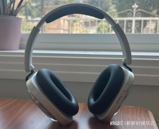 戴耳机带均衡器聆听纯粹音乐j9九游会网址是什么四款头(图3)